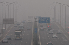湖北出現濃霧近20條高速公路遭交通管制