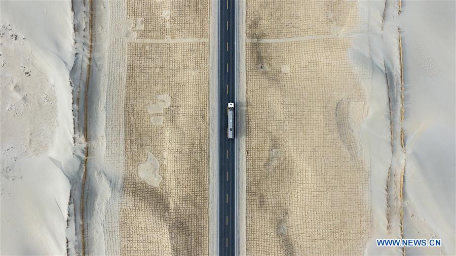 CHINA-XINJIANG-TAKLIMAKAN DESERT-HIGHWAY (CN)