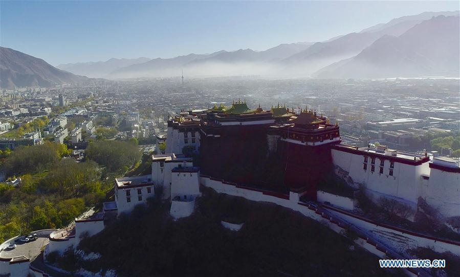 (InTibet)CHINA-LHASA-POTALA PALACE-GOLDEN TOPS-RENOVATION (CN)