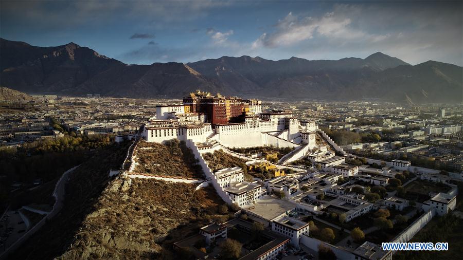 (InTibet)CHINA-LHASA-POTALA PALACE-GOLDEN TOPS-RENOVATION (CN)