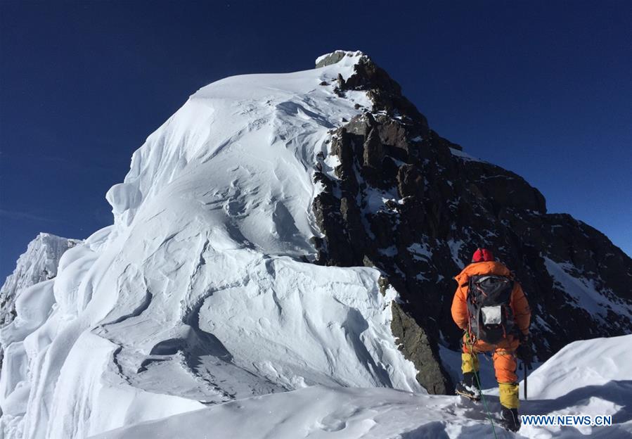 Xinhua Headlines: A Chinese mountaineer conquers the heights from rock bottom