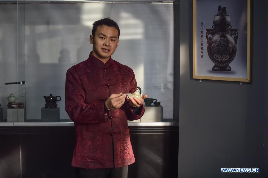 (MASTEROFCRAFTS)CHINA-BEIJING-JADE CARVING WITH GOLD AND SILVER INLAY(CN)