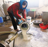 奶業(yè)困局，路在何方？