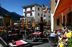 群山環抱風光旖旎