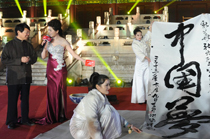 著名書(shū)法家黃君太廟揮毫 書(shū)寫(xiě)&ldquo;中國(guó)夢(mèng)&rdquo;