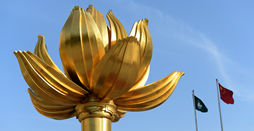 綜合消息：澳門繁榮進(jìn)步體現(xiàn)&ldquo;一國(guó)兩制&rdquo;成功實(shí)踐&mdash;&mdash;海外人士盛贊澳門回歸20年發(fā)展成就