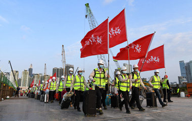 我在現場&middot;照片背后的故事｜援港60天，見證荒灘起方舟