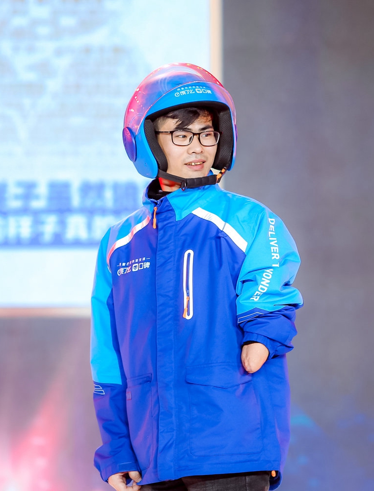 &ldquo;90后獨腿獨臂外賣騎手&rdquo;董洪喜