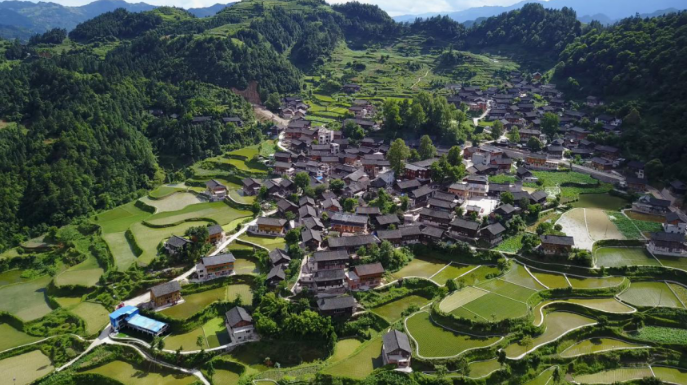 從貧困村到示范村，結(jié)對幫扶的&ldquo;龍?zhí)翗颖?rdquo;是如何煉成的