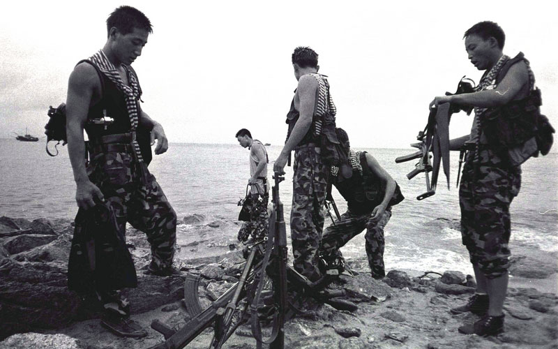 周朝榮作品:野戰(zhàn)生存