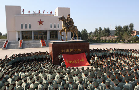 &ldquo;模范紅十二團&rdquo;：從嚴從難從險錘煉戰斗作風&mdash;&mdash;陸軍第16集團軍某摩步團加強實戰化訓練記事