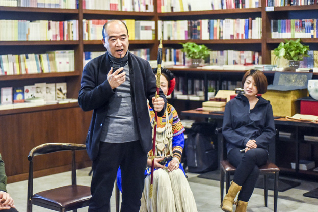 劉文濤：通過對(duì)每件兵器的復(fù)制，我們了解兵器造型與兵器制作的手藝，實(shí)現(xiàn)與古人的對(duì)話。