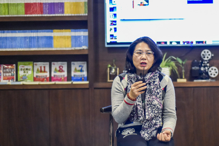 王煥：唐卡現(xiàn)在發(fā)展得很好。一個(gè)是國(guó)家非遺政策的保護(hù)，第二唐卡技藝本身很精良，做唐卡的這些藝人始終保有著工匠精神，做出來的東西令人稱贊，它自然能慢慢傳播開來。