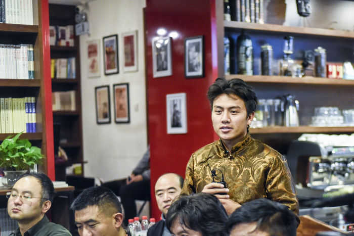 安久家族老八：我們的家族一直在做技藝的傳承，這是我們的使命，我們應(yīng)該承擔(dān)起來。希望能用我學(xué)到的知識(shí)，把我們家族的技藝推廣到更廣大的市場(chǎng)。