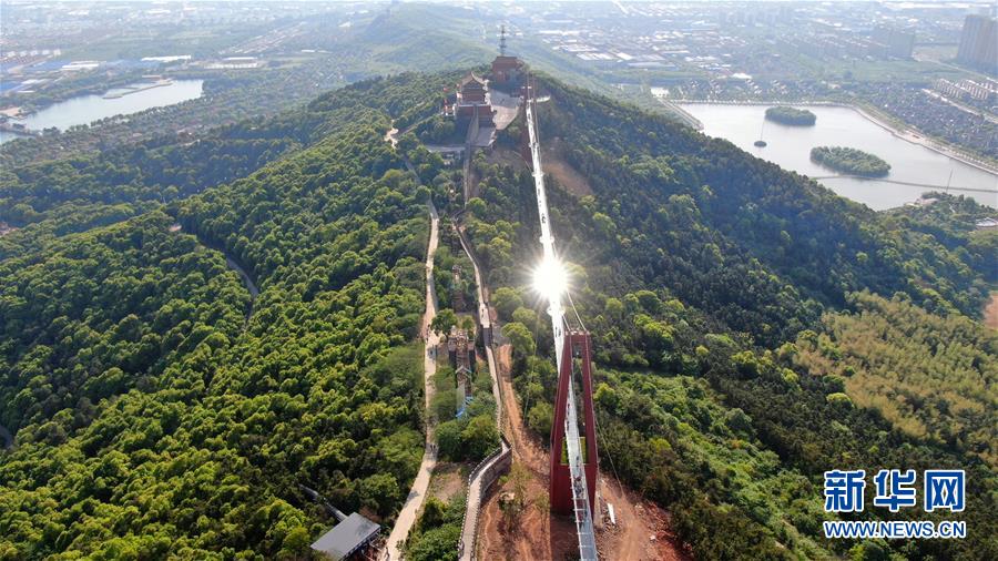 #（社會(huì)）（5）江蘇江陰：&ldquo;凌空漫步&rdquo;