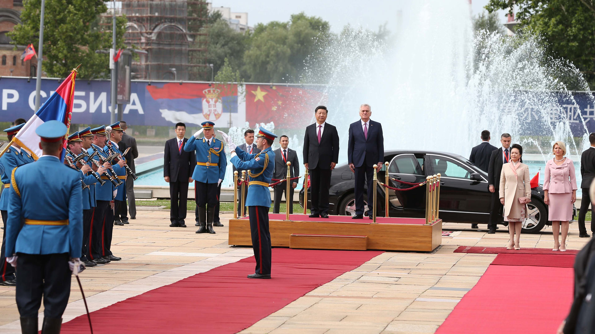 習近平出席塞爾維亞總統尼科利奇舉行的歡迎儀式