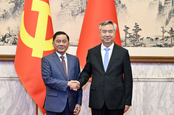 李希同越共中央政治局委員、中央書(shū)記處書(shū)記、中央檢查委員會(huì)主任陳錦繡舉行會(huì)談