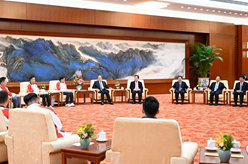 丁薛祥會(huì)見(jiàn)&ldquo;港澳青年看祖國(guó)&rdquo;各界港澳青年代表交流團(tuán)