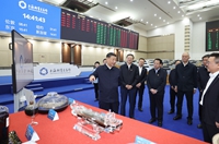 習(xí)近平在上?？疾?返京途中在江蘇鹽城考察