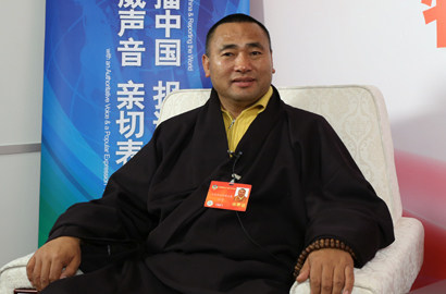 全國政協委員東寶仲巴&middot;呼圖克圖做客新華網、中國政府網兩會訪談