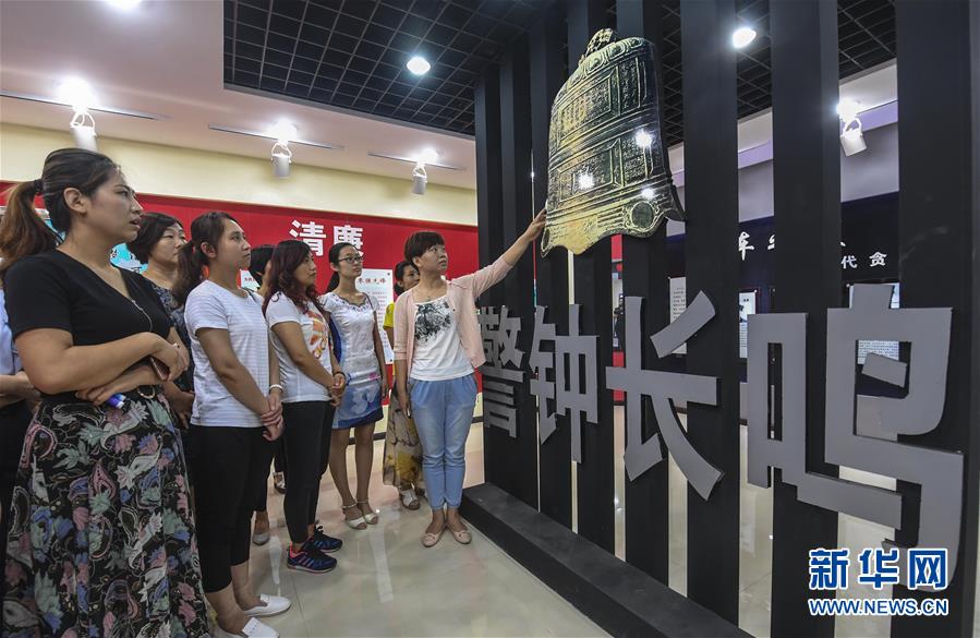 (新華全媒頭條·十九大特別報道·圖文互動)(2)再塑黨的形象的偉大工程——中國共產黨自身建設的五年探索之路