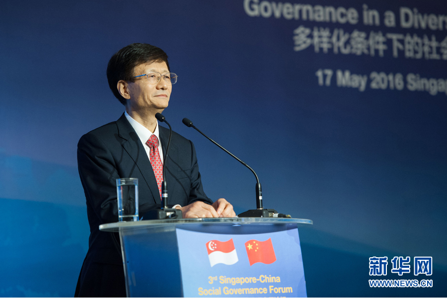 5月17日,中共中央政治局委員、中央政法委書(shū)記、中央綜治委主任孟建柱出席在新加坡舉行的第三屆中新社會(huì)治理高層論壇。新華社發(fā)(王應(yīng)耀攝) 5月17日,中共中央政治局委員、中央政法委書(shū)記、中央綜治委主任孟建柱出席在新加坡舉行的第三屆中新社會(huì)治理高層論壇。新華社發(fā)(王應(yīng)耀攝)