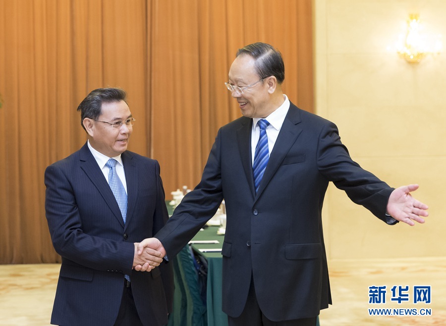 10月12日，中共中央書記處書記、全國政協(xié)副主席杜青林在北京會見來華訪問并出席&ldquo;2016中國共產(chǎn)黨與世界對話會&rdquo;的老撾人革黨中央政治局委員、建國陣線中央主席賽頌蓬&middot;豐威漢率領的老撾人革黨代表團。　新華社記者丁海濤攝