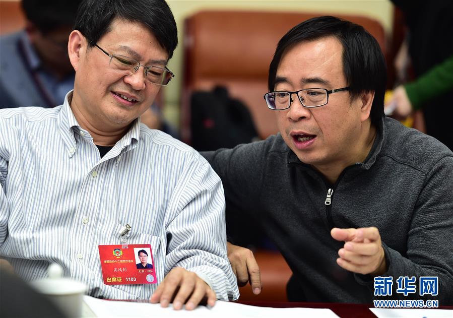 (兩會(huì)·履職記·會(huì)內(nèi)會(huì)外)(1)“70后”院士潘建偉委員的“大小”提案