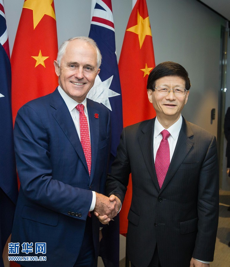 4月21日,正在澳大利亞訪問的中共中央政治局委員、中央政法委書記孟建柱(右)在悉尼會(huì)見澳總理特恩布爾。 新華社發(fā)(朱宏業(yè)攝) 4月21日,正在澳大利亞訪問的中共中央政治局委員、中央政法委書記孟建柱(右)在悉尼會(huì)見澳總理特恩布爾。 新華社發(fā)(朱宏業(yè)攝)