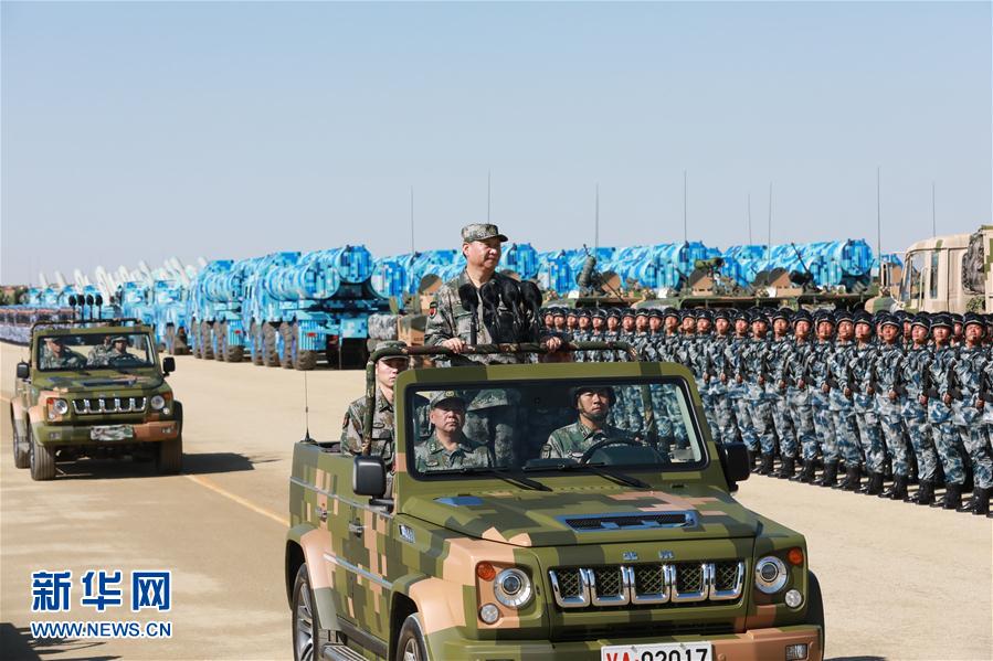 7月30日上午,慶祝中國人民解放軍建軍90周年閱兵在朱日和聯合訓練基地隆重舉行。中共中央總書記、國家主席、中央軍委主席習近平檢閱部隊并發表重要講話。這是習近平乘車檢閱部隊。新華社記者 李剛 攝 7月30日上午,慶祝中國人民解放軍建軍90周年閱兵在朱日和聯合訓練基地隆重舉行。中共中央總書記、國家主席、中央軍委主席習近平檢閱部隊并發表重要講話。這是習近平乘車檢閱部隊。新華社記者 李剛 攝