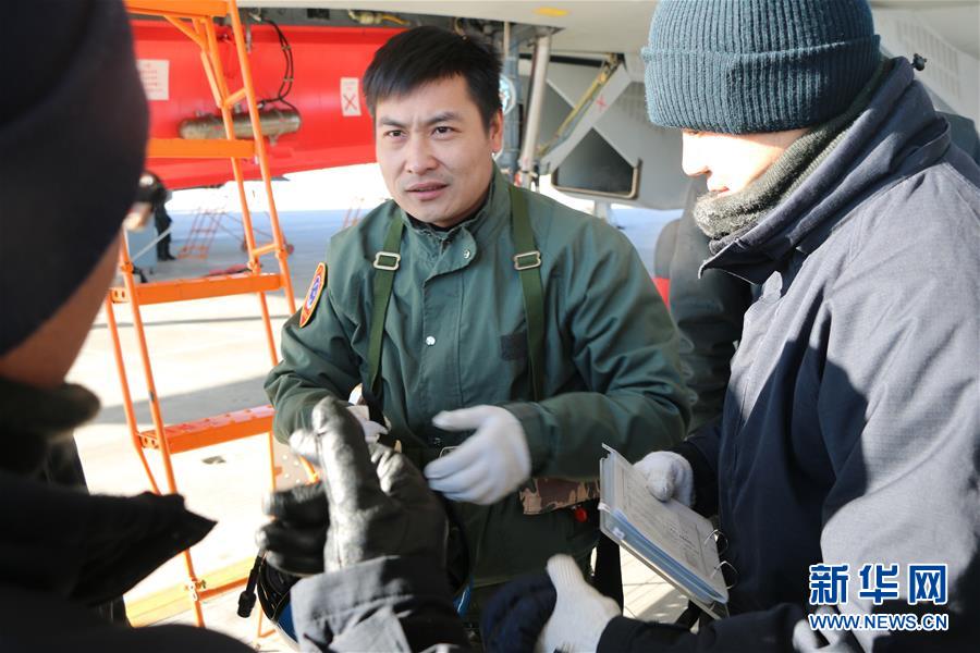 （建軍90周年&middot;英雄&middot;圖文互動）（2）聽，渤海灣有風吹過來&mdash;&mdash;追記海軍某艦載航空兵部隊一級飛行員張超