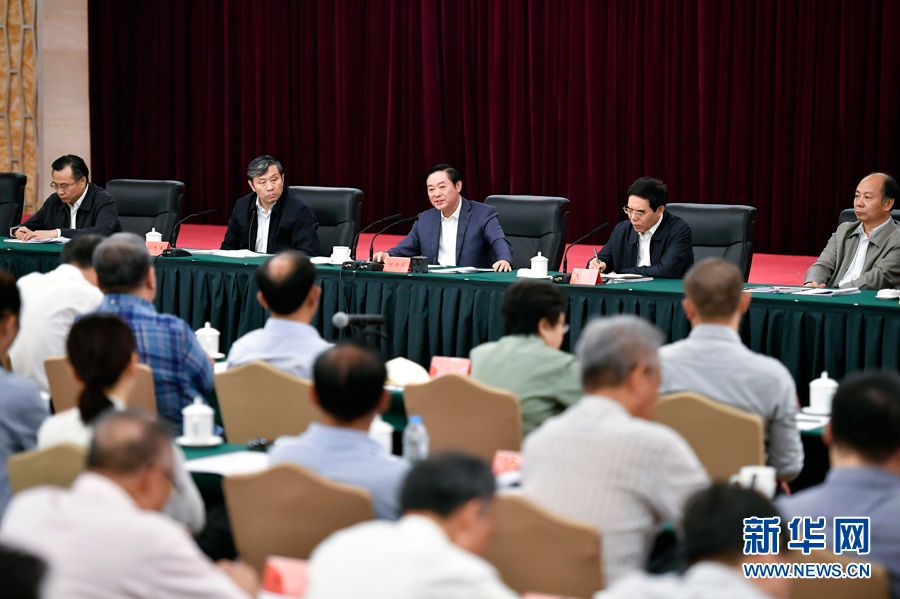 9月7日，中共中央政治局委員、中央書記處書記、中宣部部長(zhǎng)劉奇葆在北京出席全國(guó)電視劇工作座談會(huì)并講話。 新華社記者 燕雁 攝

