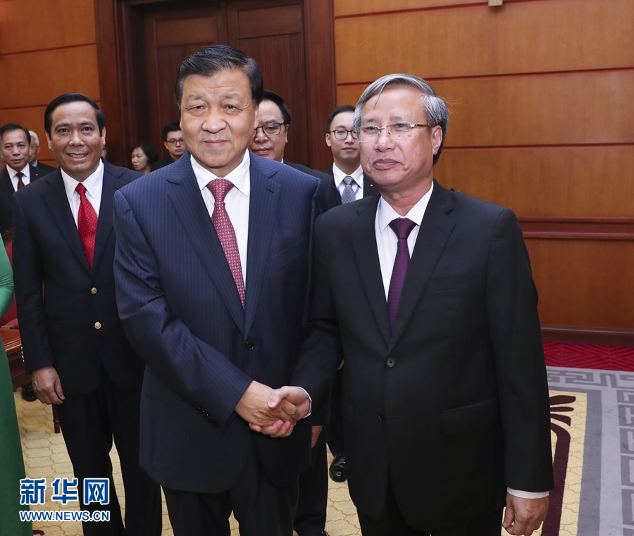 應越南共產黨邀請，中共中央政治局常委、中央書記處書記劉云山9月18日至19日對越南進行正式訪問。這是9月18日，劉云山在河內與越共中央政治局委員陳國旺舉行會談。 新華社記者 龐興雷 攝