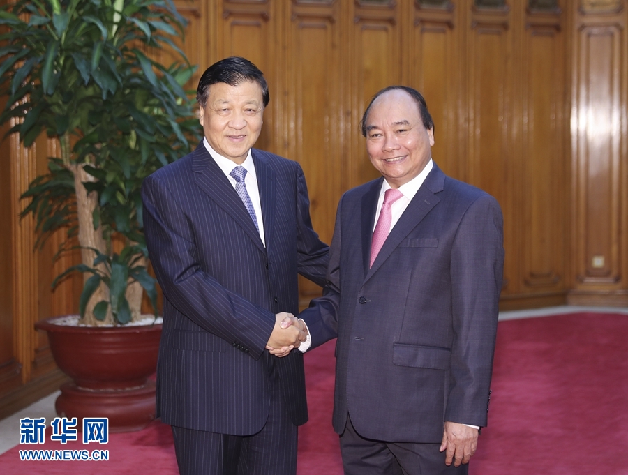 應越南共產黨邀請，中共中央政治局常委、中央書記處書記劉云山9月18日至19日對越南進行正式訪問。這是9月19日，劉云山在河內會見越南總理阮春福。 新華社記者 丁林 攝