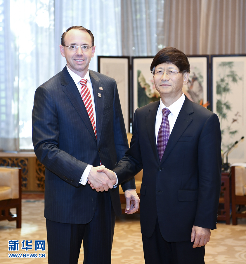 9月26日，中共中央政治局委員、中央政法委書記孟建柱在北京會見來華出席國際刑警組織第86屆全體大會的美國司法部常務副部長羅森斯坦。新華社記者 張領 攝