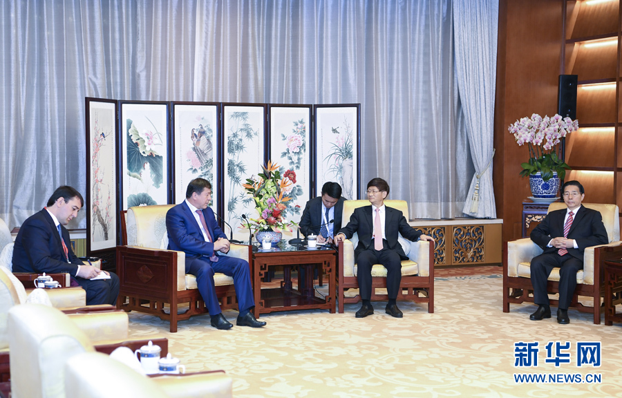 9月26日，中共中央政治局委員、中央政法委書記孟建柱在北京會見來華出席國際刑警組織第86屆全體大會的塔吉克斯坦內務部長拉希姆佐達。國務委員、公安部部長郭聲琨參加有關會見。新華社記者 張領 攝