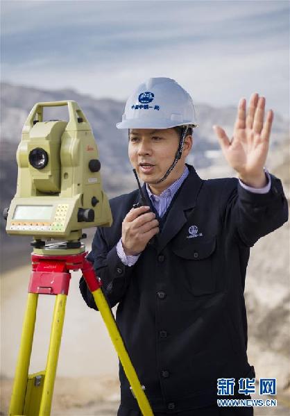(十九大代表風(fēng)采·圖文互動)(2)白芝勇:用點線繪就“測量人生”