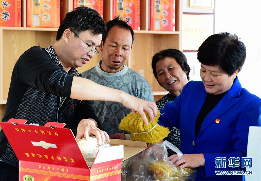 (十九大代表在基層·圖文互動)(2)沈騰香:保護(hù)好綠水青山 圓鄉(xiāng)親們小康夢