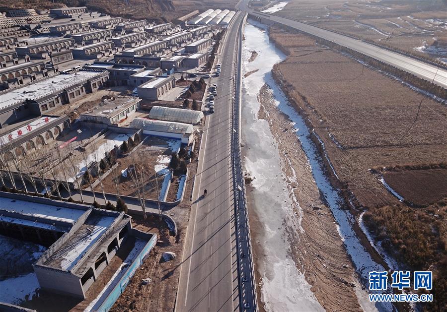 (圖文互動·新華全媒頭條)(5)讓農(nóng)民致富奔小康的道路越走越寬廣——黨的十八大以來以習近平同志為核心的黨中央關(guān)心農(nóng)村公路發(fā)展紀實