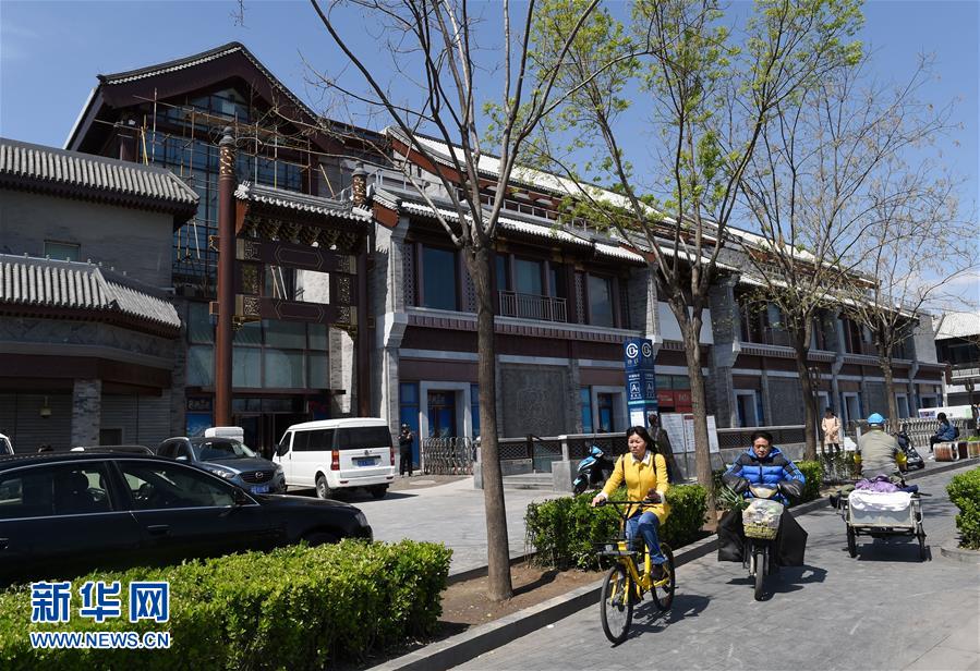 (在習近平新時代中國特色社會主義思想指引下——新時代新氣象新作為·新華全媒頭條·圖文互動)(3)最濃是這中國紅——北京市西城區(qū)弘揚紅墻意識深化改革發(fā)展紀實