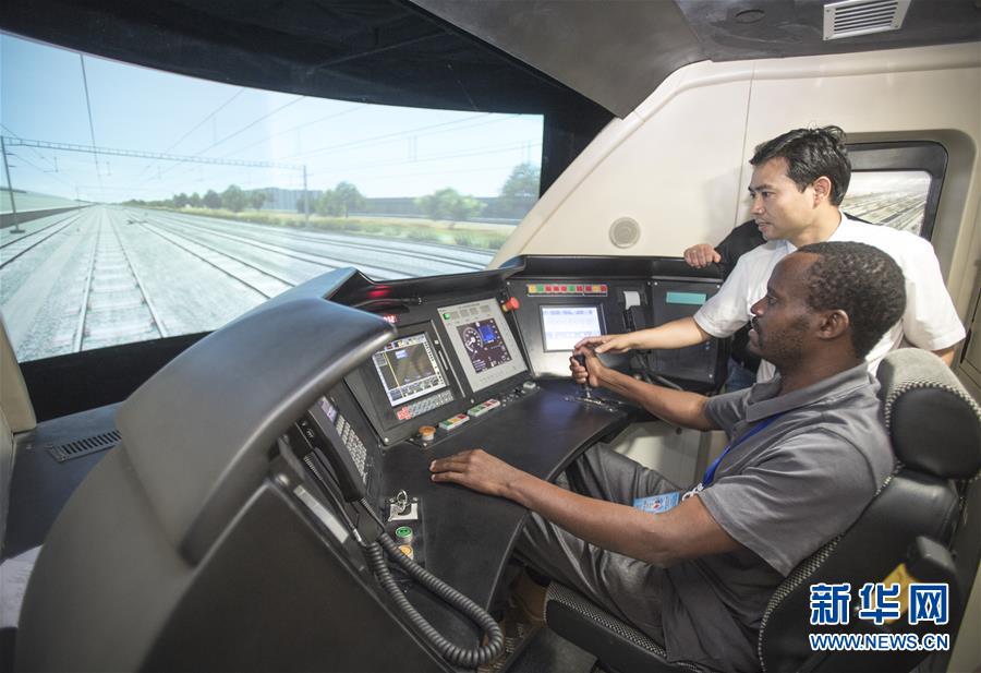 （社會(huì)）（5）13國(guó)&ldquo;老外&rdquo;進(jìn)&ldquo;高鐵駕校&rdquo;