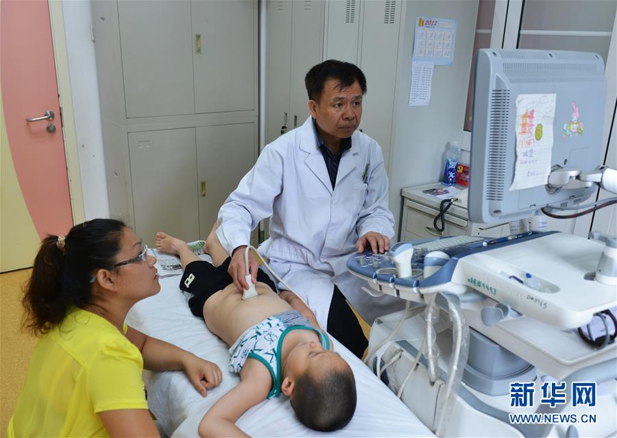 （新華全媒頭條&middot;圖文互動）（4）以生命的名義&mdash;&mdash;獻給首個&ldquo;中國醫(yī)師節(jié)&rdquo;