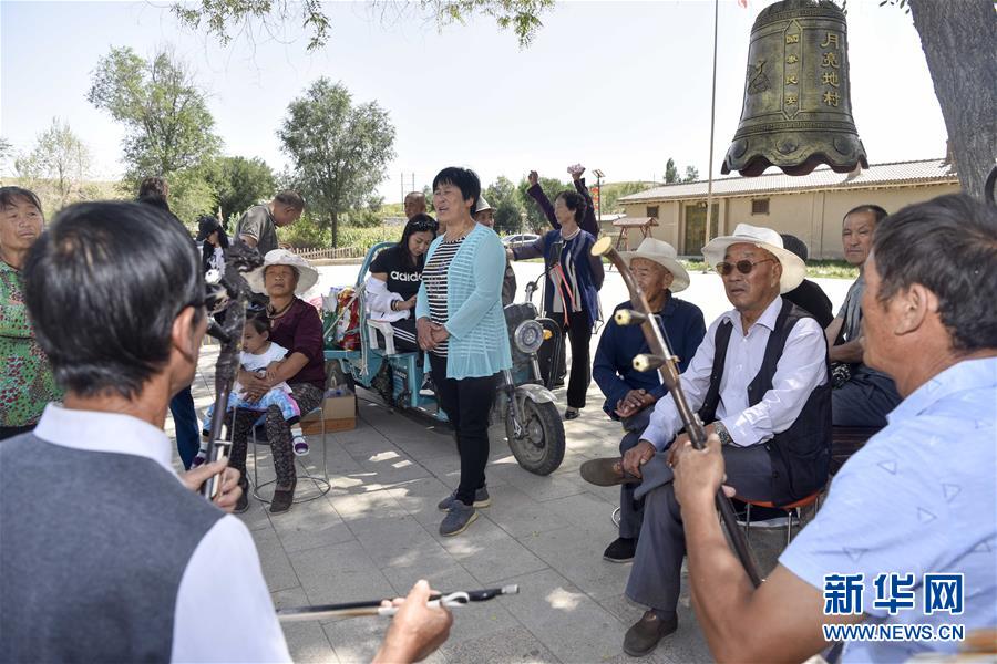 （圖文互動）（4）藝術家進村 新疆古老村莊煥發新顏