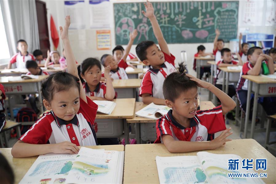 (新華全媒頭條·壯闊東方潮 奮進新時代——慶祝改革開放40年·圖文互動)(5)小崗,與時代同行——“中國農(nóng)村改革第一村”40年變遷的改革啟示