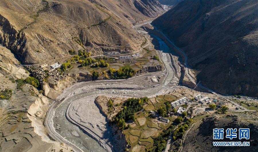 （新華全媒頭條&middot;圖文互動(dòng)）（2）西藏阿里楚松村&ldquo;四代房&rdquo;：中國(guó)邊陲巨變的縮微影像