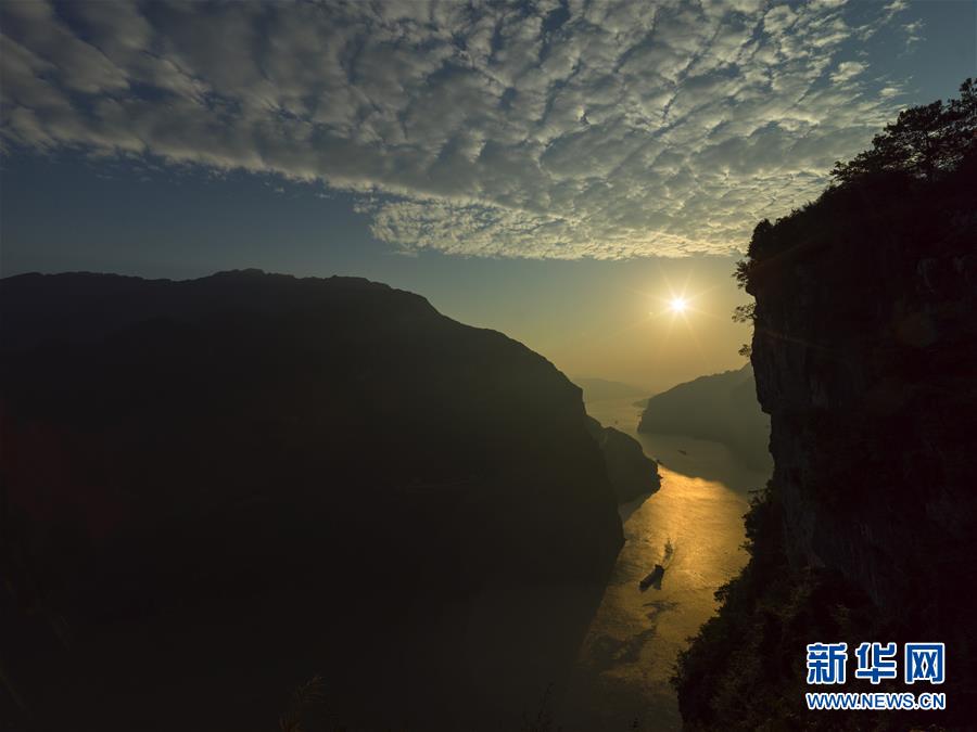 （百城百縣百企調(diào)研行&middot;圖文互動）（5）建設長江綠色走廊再譜新章&mdash;&mdash;長江三峽集團發(fā)展紀實