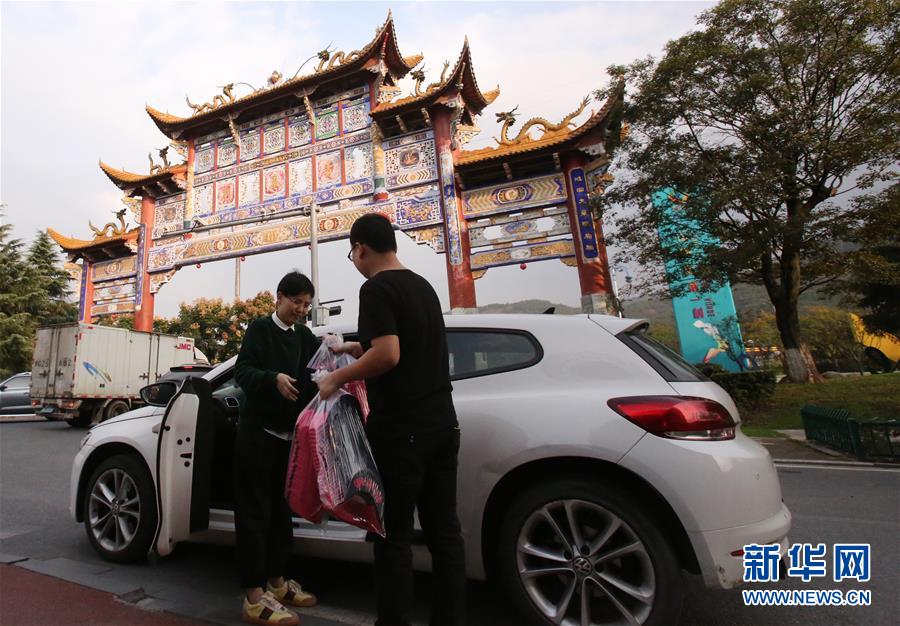 (在習(xí)近平新時代中國特色社會主義思想指引下·慶祝改革開放40周年·協(xié)調(diào)發(fā)展)(新華全媒頭條·圖文互動)(1)協(xié)調(diào)發(fā)展:奏響全面建成小康社會交響曲