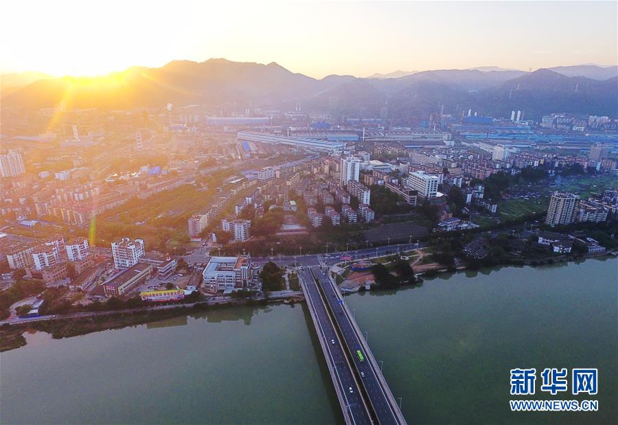 （在習近平新時代中國特色社會主義思想指引下&middot;慶祝改革開放40周年&middot;綠色發展&middot;圖文互動）（1）烈火淬煉中的轉型之變&mdash;&mdash;綠色發展之&ldquo;火&rdquo;的故事