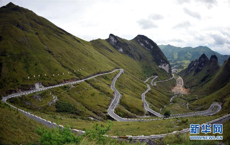 (輝煌60年·壯美新廣西·圖文互動(dòng))(5)從禿山到青山的蝶變——廣西石漠化治理10年再現(xiàn)發(fā)展生機(jī)