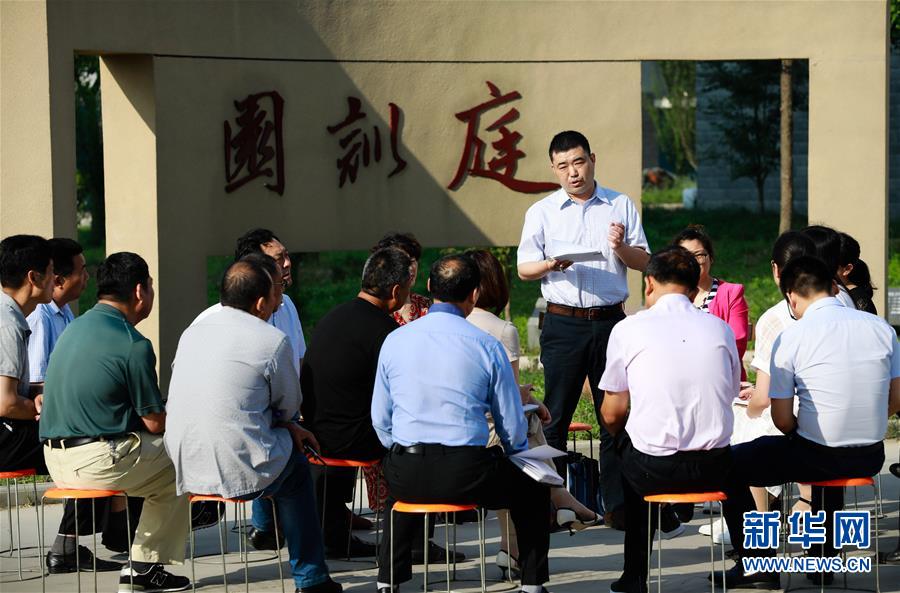 （新華全媒頭條&middot;改革開放40年變遷系列述評&middot;圖文互動）（2）堅強的保障&mdash;&mdash;改革開放40年變遷系列述評政治篇